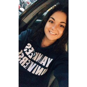 Meet your Posher, Alyssa